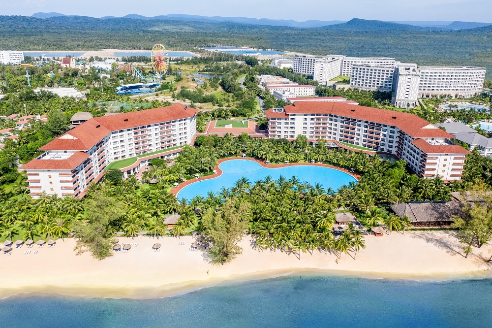 Phu Quoc ស្វាគមន៍ក្រុមភ្ញៀវទេសចរណ៍ដំបូងគេមកដល់វៀតណាមដោយមានលិខិតឆ្លងដែនវ៉ាក់សាំង Phu Quoc ស្វាគមន៍ក្រុមភ្ញៀវទេសចរណ៍ដំបូងគេមកដល់វៀតណាមដោយមានលិខិតឆ្លងដែនវ៉ាក់សាំង