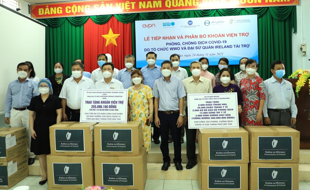 ខេត្ត Can Tho ទទួលនិងចែកចាយជំនួយបង្ការ និងប្រយុទ្ធប្រឆាំងនឹងជំងឺ COVID-19 ដែលឧបត្ថម្ភដោយ WWO និងស្ថានទូតអៀរឡង់/FHI 360 ខេត្ត Can Tho ទទួលនិងចែកចាយជំនួយបង្ការ និងប្រយុទ្ធប្រឆាំងនឹងជំងឺ COVID-19 ដែលឧបត្ថម្ភដោយ WWO និងស្ថានទូតអៀរឡង់/FHI 360