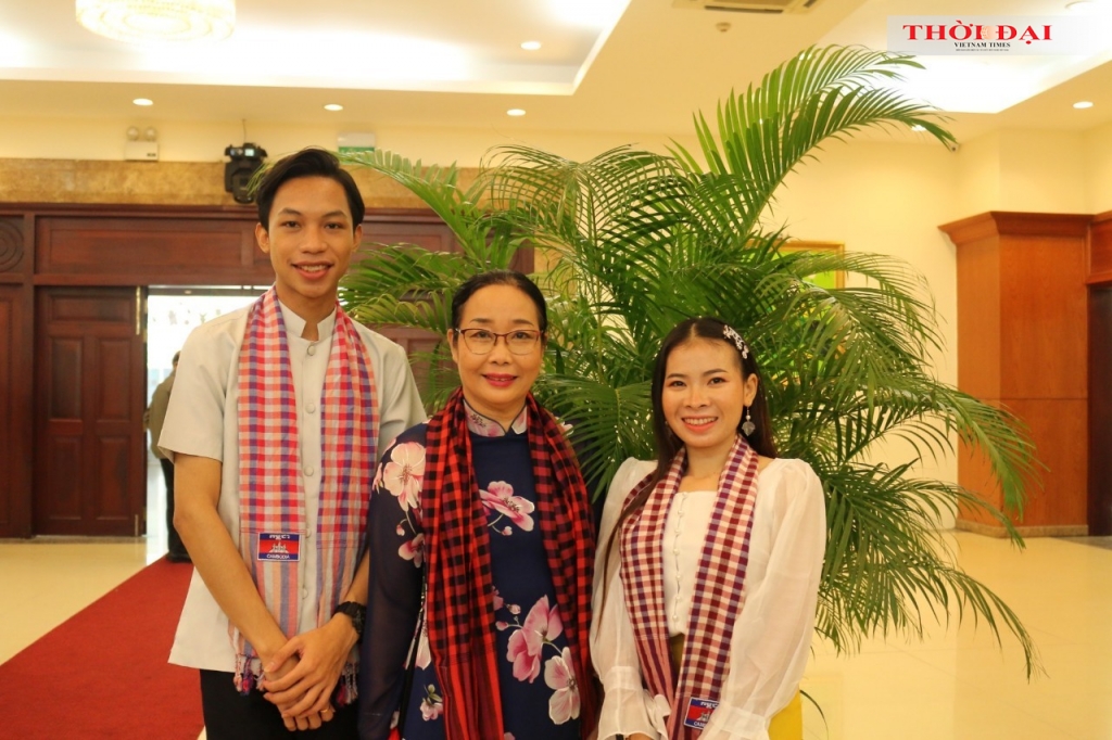 និស្សិតកម្ពុជាមានគ្រួសារនៅប្រទេសវៀតណាម និស្សិតកម្ពុជាមានគ្រួសារនៅប្រទេសវៀតណាម
