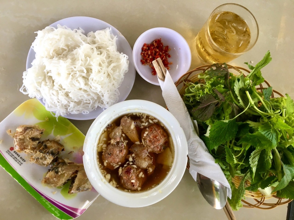អ្នកកាសែតអង់គ្លេស៖ «មកដល់វៀតណាមបានវង្វេងក្នុងថានសួគ៌ទេសចរណ៍ និងទទួលទានម្ហូបអាហារ»