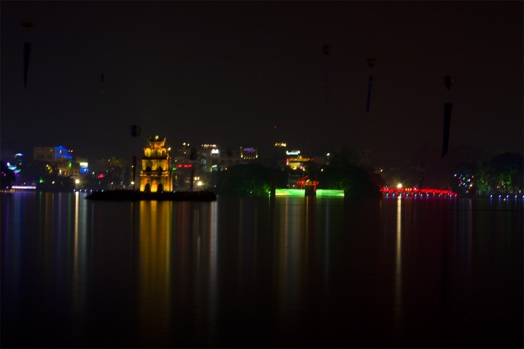 អ្នកកាសែតអង់គ្លេស៖ «មកដល់វៀតណាមបានវង្វេងក្នុងថានសួគ៌ទេសចរណ៍ និងទទួលទានម្ហូបអាហារ»
