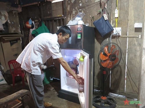 ទាញអគ្គិសនីជាតិទៅឲ្យប្រជាជននៅក្នុងភូមិ ទាញអគ្គិសនីជាតិទៅឲ្យប្រជាជននៅក្នុងភូមិ