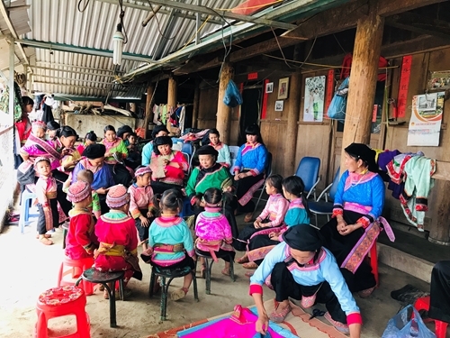 មុខរបរស្បែកជើងប៉ាក់របស់ជនជាតិ Xa Phang មុខរបរស្បែកជើងប៉ាក់របស់ជនជាតិ Xa Phang