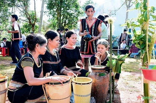 ភាពពិសេសនៃពិធីបុណ្យអំណរស្រូវថ្មីរបស់ជនជាតិ Ba Na ក្នុងតំបន់ Tay Nguyen