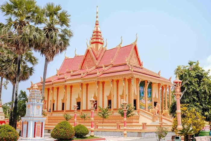 គយគន់សម្រស់វត្តមួយនៃខេត្ត Bac Lieu ដែលមានអាយុ ១៣៥ ឆ្នាំ គយគន់សម្រស់វត្តមួយនៃខេត្ត Bac Lieu ដែលមានអាយុកាល ១៣៥ ឆ្នាំ