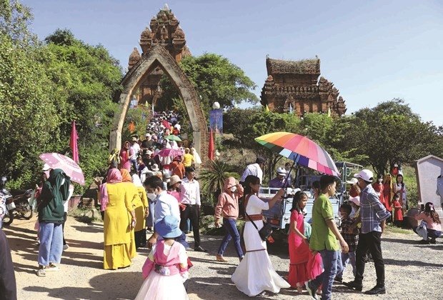 បងប្អូនជនជាតិ ចាម ខេត្ត និញធន់ ទទួលស្វាគមន៍ពិធីបុណ្យ កាតេ ឆ្នាំ ២០២២ យ៉ាងឱឡារិក