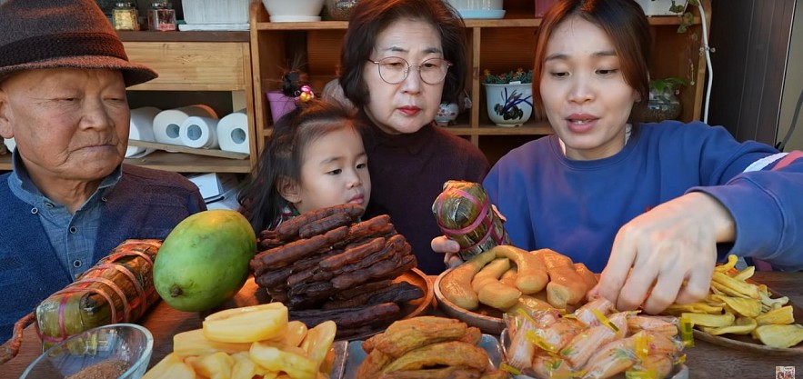 A Look at Overseas Vietnamese's Vloggers A Look at Overseas Vietnamese's Vloggers