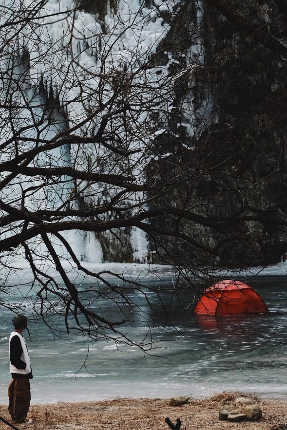 Vietnamese tourists camp on frozen river Vietnamese tourists camp on frozen river