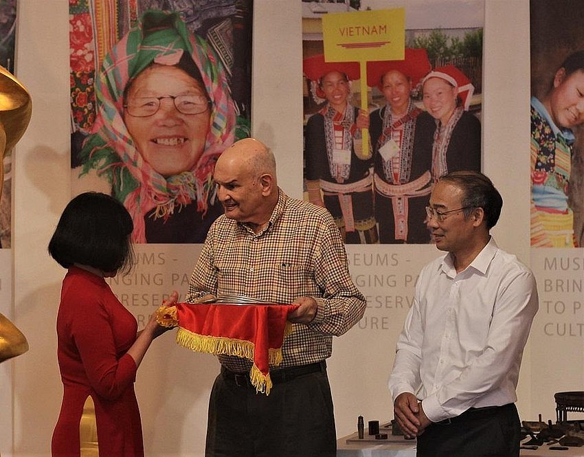 American Collects Vietnamese heritage: 'Vietnamese people make me love this country' American Collects Vietnamese heritage: 'Vietnamese people make me love this country'