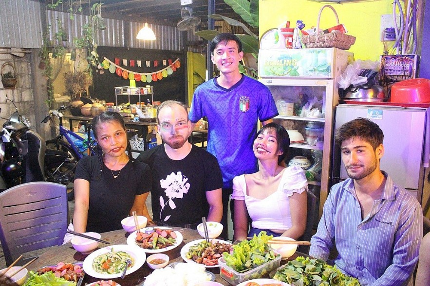 Expats and Young Vietnamese Celebrate Halloween Expats and Young Vietnamese Celebrate Halloween