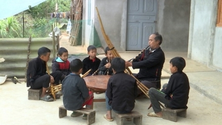 Красота мелодий монгского кхена в Бакха