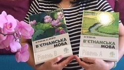 Вьетнамская преподавательница на Украине написала книгу «Вьетнамский язык» для украинских студентов