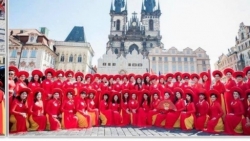 Благотворительный фонд «Аозаи европейских супруг» и вьетнамские соотечественники из Сакраменто (США) поддержали Хошимин в борьбе с эпидемией