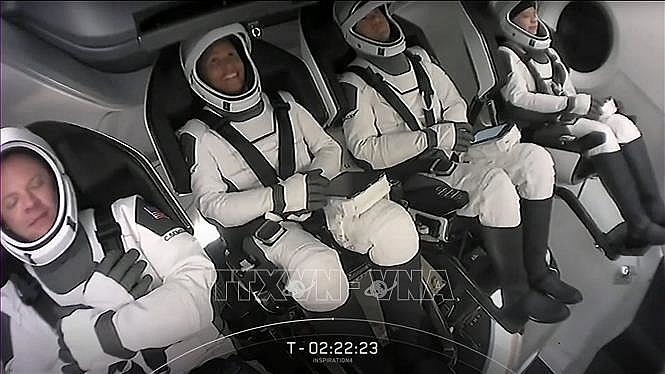 Гражданский экипаж миссии Inspiration4 благополучно вернулся на Землю Гражданский экипаж миссии Inspiration4 благополучно вернулся на Землю