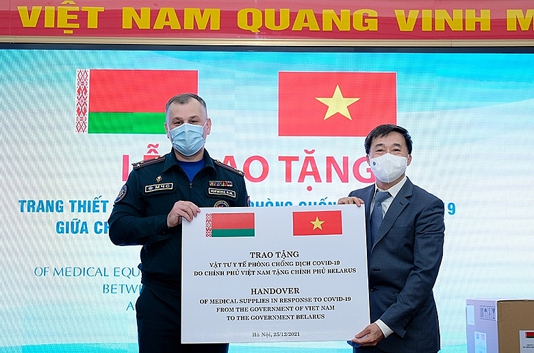 Беларусь передала Вьетнаму медоборудование для борьбы с COVID-19 Беларусь передала Вьетнаму медоборудование для борьбы с COVID-19