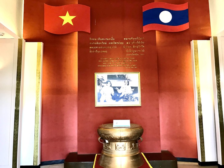 ເຂດອະນຸສອນສະຖານປະທານໂຮ່ຈີມິນ ບ້ານຊຽງວາງ, ປະເທດລາວ - ແຫ່ງເກັບຮັກສາຂີດໝາຍກ່ຽວກັບນ້ຳໃຈສາມັກຄີຫວຽດນາມ - ລາວ - ảnh 2