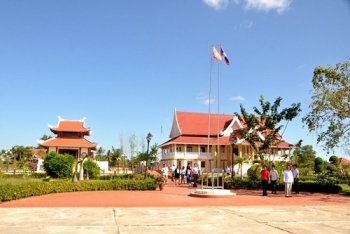 ເຂດອະນຸສອນສະຖານປະທານໂຮ່ຈີມິນ ບ້ານຊຽງວາງ, ປະເທດລາວ - ແຫ່ງເກັບຮັກສາຂີດໝາຍກ່ຽວກັບນ້ຳໃຈສາມັກຄີຫວຽດນາມ - ລາວ