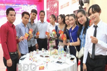 ນັກສຶກສາລາວ ຢູ່ແຂວງບີ່ງດີ້ງ ຕ້ອນຮັບບຸນປີໃໝ່ປະຈໍາຊາດຫວຽດນາມ 2020