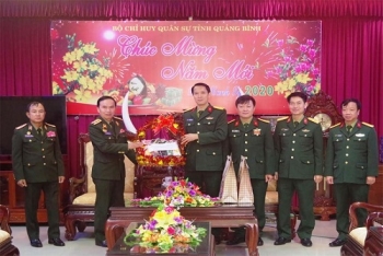 ກອງບັນຊາການທະຫານແຂວງສະຫວັນນະເຂດ ອວຍພອນບຸນເຕັດກອງບັນຊາການທະຫານແຂວງກວ໋າງບີ່ງ
