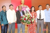 ຄະນະພະນັກງານເມືອງຄໍາເກີດ, ແຂວງບໍລິຄຳໄຊ ໄດ້ມາຢ້ຽມຢາມ ແລະອວຍພອນບຸນເຕັດພະນັກງານ, ປະຊາຊົນເມືອງຫວູກວາງ, ແຂວງຮ່າຕິ້ງ