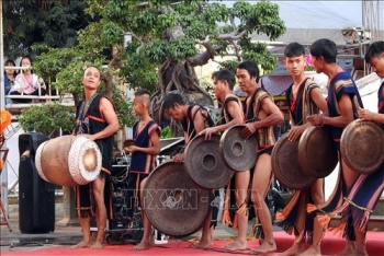 ໜູນຊ່ວຍການຟື້ນຟູງານບຸນປະເພນີບັນດາຊົນເຜົ່າສ່ວນໜ້ອຍ