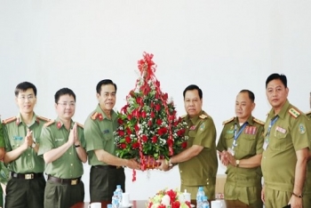ຕໍາຫຼວດແຂວງຮ່າຕີ້ງອວຍພອນປີໃໝ່ຕໍາຫຼວດແຂວງບໍລິຄໍາໄຊ