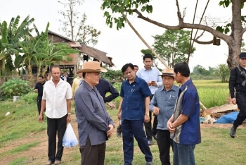 ເຈົ້າ​ແຂວງ ລົງ​​ຊຸກ​ຍູ້​ການຜະ​ລິດ​ຢູ່​ເມືອງ​ຈຳ​ພອນ ຄວາມ​ຕ້ອງ​ການ​ຂອງ​ຊາວ​ນາ​ແມ່ນ​ການ​ປັບ​ປຸງ​ຄອງ​ນ້ຳ