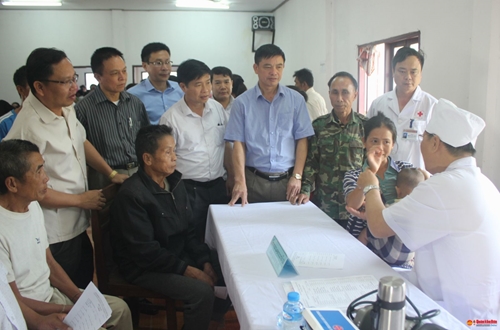 ກວດພະຍາດ, ໃຫ້ຄໍາປຶກສາກ່ຽວກັບສຸຂະພາບ, ແຈກຢາຍຢຸກຢາໂດຍບໍ່ເສຍຄ່າໃຫ້ພໍ່ແມ່ປະຊາຊົນເມືອງວຽງທອງ, ແຂວງບໍລິຄໍາໄຊ-ລາວ ເກືອບ 800 ເທື່ອຄົນ