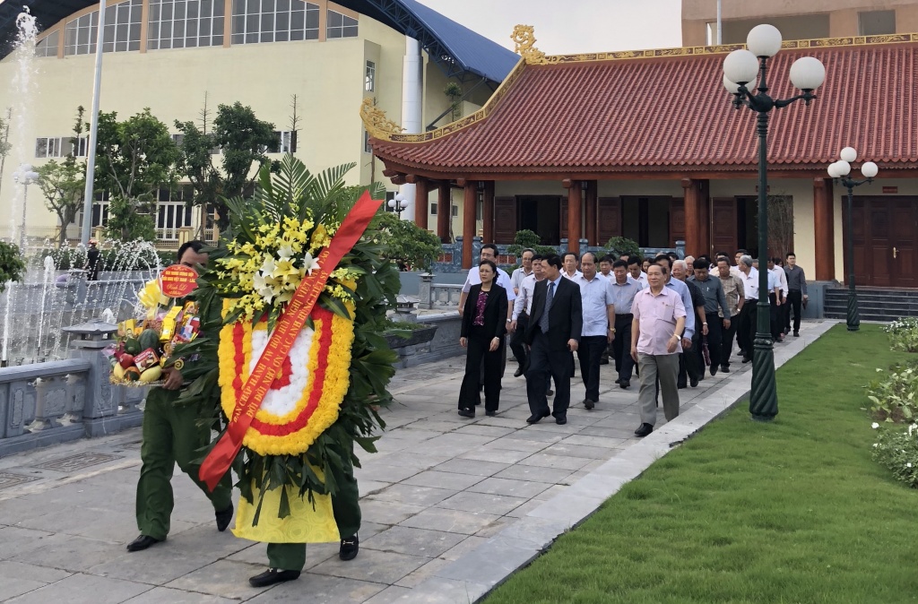 ສະມາຄົມມິດຕະພາບ ຫວຽດ-ລາວ ສະແດງຄວາມຮູ້ບຸນຄຸນ  ຊາວໜຸ່ມອາສາສະໝັກວິລະຊົນ ກອງພົນ 915