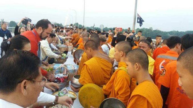 ລາວ-ໄທ ຮ່ວມໃສ່ບາດ ຄົບຮອບ 25 ປີ ການເປີດນໍາໃຊ້ຂົວມິດຕະພາບ ລາວ-ໄທ ແຫ່ງທຳອິດ