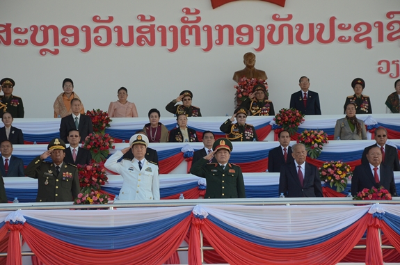 ທ່ານ ພົນເອກ ໂງ ຊວນ ຫຼີກ ເຂົ້າຮ່ວມພິທີສະເຫຼີມສະຫຼອງວັນສ້າງຕັ້ງກອງທັບປະຊາຊົນລາວຄົບຮອບ 70 ປີ ທີ່ແຂວງວຽງຈັນ ສປປ ລາວ