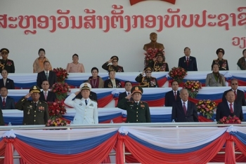 ທ່ານ ພົນເອກ ໂງ ຊວນ ຫຼີກ ເຂົ້າຮ່ວມພິທີສະເຫຼີມສະຫຼອງວັນສ້າງຕັ້ງກອງທັບປະຊາຊົນລາວຄົບຮອບ 70 ປີ ທີ່ແຂວງວຽງຈັນ ສປປ ລາວ