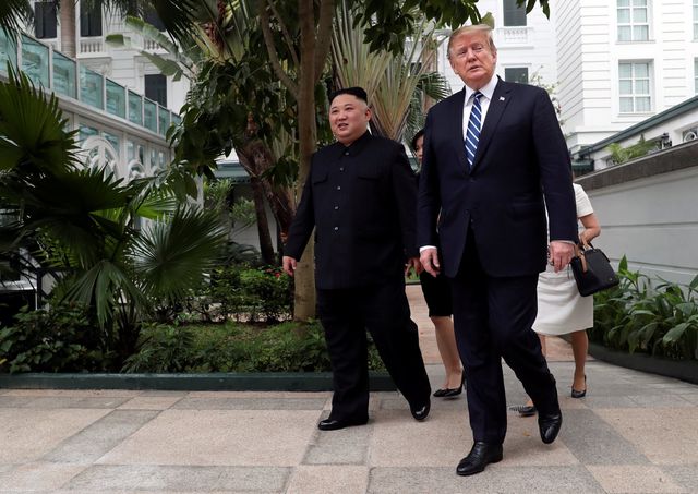 ປະທານາທິບໍດີ Donald Trump ແລະ  ປະທານ  Kim Jong-un  ຢ່າງໄປນໍາກັນຢູ່ໃນເຂດໂຮງແຮມ  Metropole, ຮ່າໂນ້ຍ