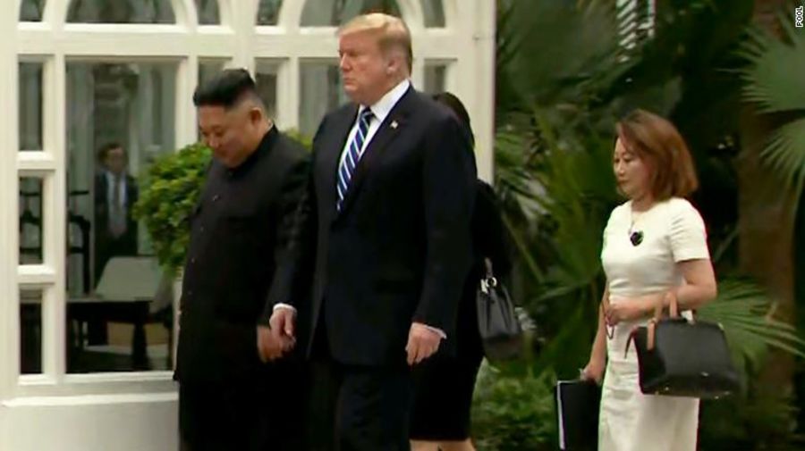 ປະທານາທິບໍດີ Donald Trump ແລະ  ປະທານ  Kim Jong-un  ຢ່າງໄປນໍາກັນຢູ່ໃນເຂດໂຮງແຮມ  Metropole, ຮ່າໂນ້ຍ
