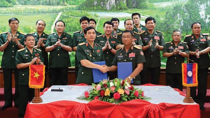 ສອງກົມໃຫຍ່ເສນາທິການກອງທັບປະຊາຊົນລາວ-ຫວຽດນາມ ຮ່ວມມືກັນພັດທະນາກຸ່ມບ້ານບໍລິເວນຊາຍແດນ