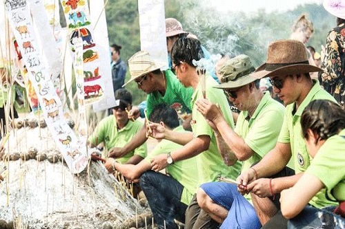 ປະ­ເພ­ນີ ຕົບ​ພະ​ທາຍ ໃນ​ວັນ​ປີ​ໃໝ່​ລາວ