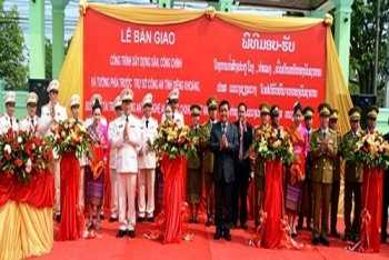 ຕໍາຫຼວດແຂວງເງະອານ ໜູນຊ່ວຍ ກອງບັນຊາການ ປກສ ແຂວງຊຽງຂວາງ ກໍ່ສ້າງສໍານັກງານດ້ວຍມູນຄ່າ 3,5 ຕື້ດົ່ງ