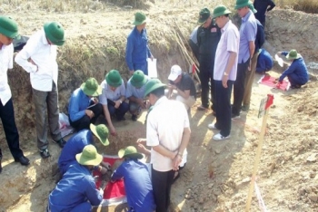 ຂຸດພົບອັດຖິທະຫານອາສາສະໝັກຫວຽດນາມ ທີ່ບ້ານນາໝາກເກືອ 13 ອັດຖິ