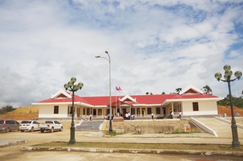 ພິທີມອບ-ຮັບກິດຈະກໍາເຮືອນຢູ່ໃຫ້ປ້ອມກວດກາປະສົມດ່ານຊາຍແດນດັກຕາອອກ