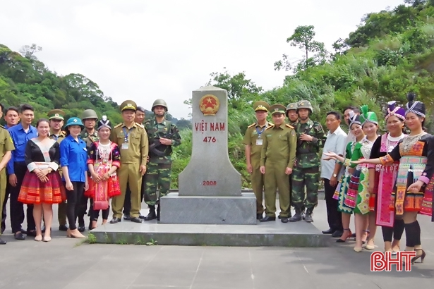 10 ປີ ແຫ່ງການແຮກສ່ຽວ ລະຫວ່າງ ບ້ານເຊີນກິມ 1  ແລະ ບ້ານທົ່ງແປ
