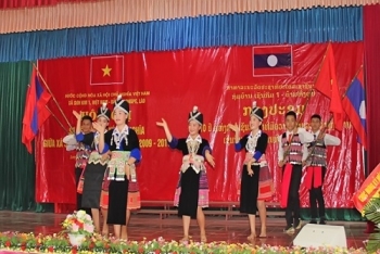 10 ປີ ແຫ່ງການແຮກສ່ຽວ ລະຫວ່າງ ບ້ານເຊີນກິມ 1  ແລະ ບ້ານທົ່ງແປ