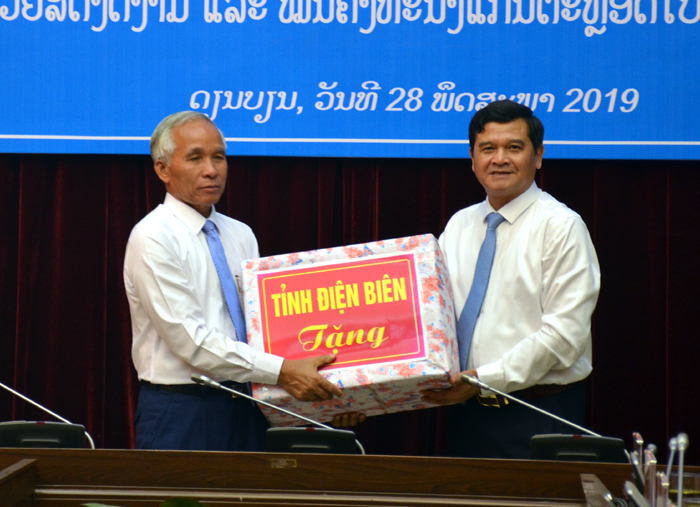 ຄະນະຜູ້ແທນຊັ້ນສູງແຂວງອຸດົມໄຊ ຢ້ຽມຢາມ ແລະເຮັດວຽກ ຢູ່ແຂວງ ດ້ຽນບຽນ