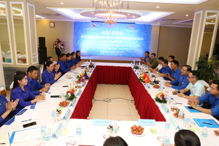ການພົບປະເຈລະຈາ ລະຫວ່າງ ຄະນະຜູ້ແທນຄະນະຊາວໜຸ່ມນະຄອນຮ່າໂນ້ຍ ແລະ ຄະນະຊາວໜຸ່ມນະຄອນຫຼວງວຽງຈັນ