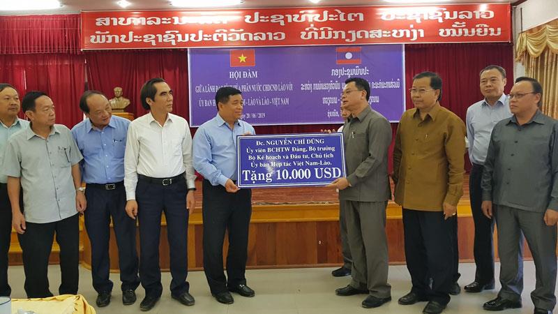 ກະຊວງແຜນການ ແລະ ການລົງທຶນຫວຽດນາມ ໃຫ້ຄຳໝັ້ນສັນຍາ ທີ່ຈະສະຫນັບສະຫນູນ ແລະ ຮ່ວມເດີນທາງກັບແຂວງຫົວພັນ (ສປປລາວ)