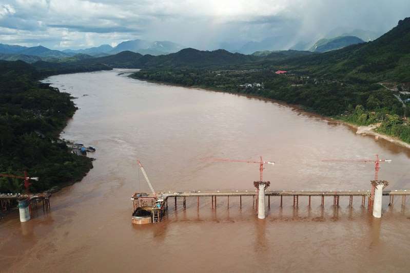 ອຸດົມໄຊ ເລັ່ງພັດທະນາພື້ນຖານໂຄງລ່າງ ເພື່ອຮອງຮັບທາງລົດໄຟ