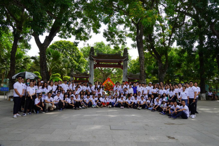 ຊາວຫນຸ່ມ ນັກສຶກສາ ຫວຽດນາມ ອາໄສຢູ່ຕ່າງປະເທດ ກັບຄືນເມືອຢ້ຽມຢາມບ້ານເກີດເມືອງນອນຂອງລຸງໂຮ່