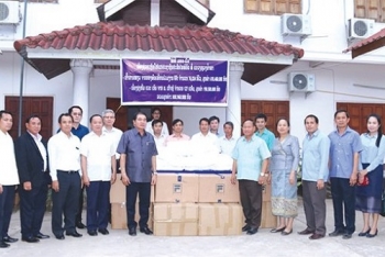 ມອບເຄື່ອງຊ່ວຍເຫຼືອໃຫ້ຜູ້ປະສົບໄພພິບັດ 4 ແຂວງພາກເໜືອ