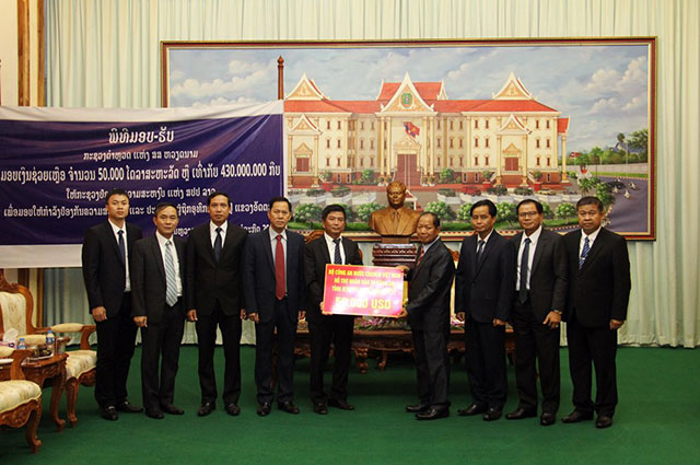 ກະຊວງ ຕຳຫຼວດຫວຽດນາມ ມອບເງິນ 50.000 USD ຊ່ວຍເຫຼືອປະຊາຊົນລາວ ຢູ່ເຂດໄພພິບັດ