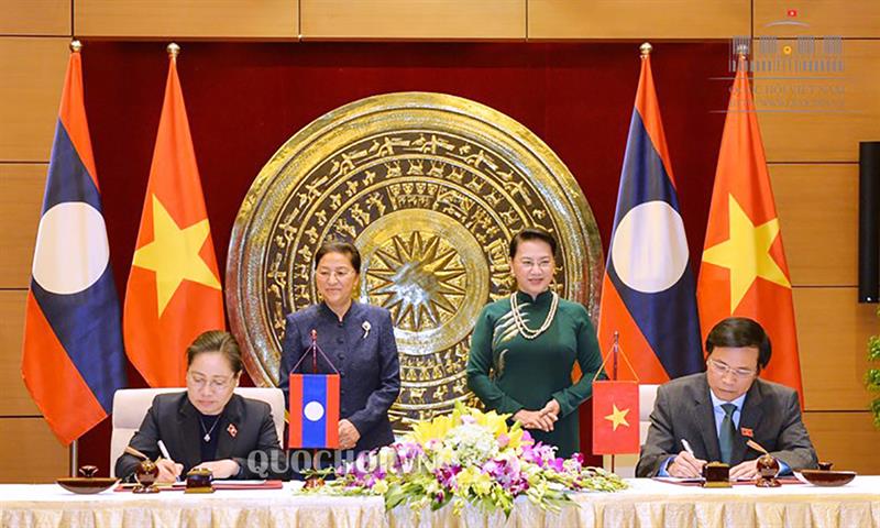 ກອງປະຊຸມ ສຳມະນາແລກປ່ຽນປະສົບການ ແລະ ພົບປະກັນລະຫວ່າງ ຫ້ອງວ່າການສະພາແຫ່ງຊາດຫວຽດນາມ ແລະ ຫ້ອງວ່າການສະພາແຫ່ງຊາດລາວ ຄັ້ງທີ 10