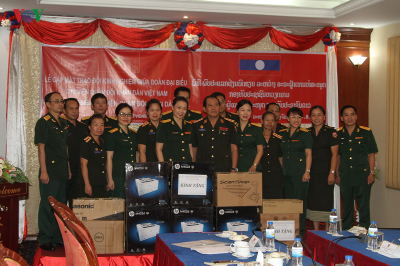 ຊຸກຍູ້ການພົວພັນຮ່ວມມືລະຫວ່າງຫໍສະໝຸດກອງທັບ ຫວຽດນາມ ແລະ ລາວ